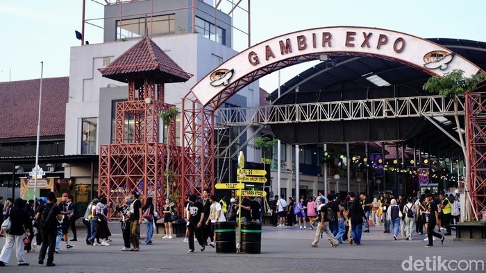Sejumlah penikmat musik memadati Synchronize Fest 2025 di Gambir Expo, Kemayoran, Jumat (3/10/2025).