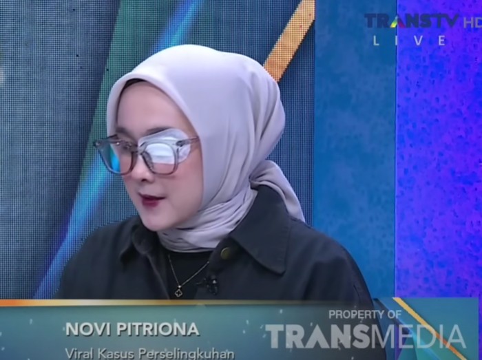 Kisah istri sah yang mengungkapkan sedang berjuang lawan kanker, suaminya malah bersama wanita lain. Postingan istri sah tersebut langsung viral di media sosial.