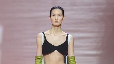 Foto: Koleksi Prada Spring-Summer 2026 Membongkar Aturan Berpakaian