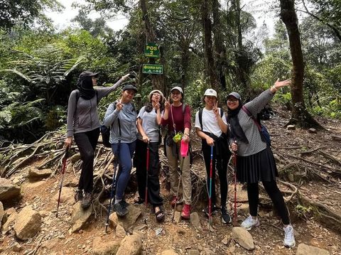 Komunitas Sis Travel