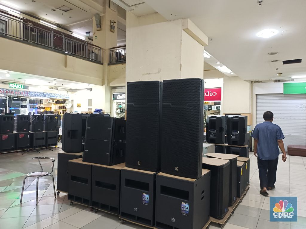 Kondisi perdagangan di Glodok Plaza, Jakarta Barat, usai kebakaran hebat beberapa waktu lalu, berdasarkan pantauan CNBC Indonesia, Jumat (3/10/2025). (CNBC Indonesia/Martyasari Rizky)