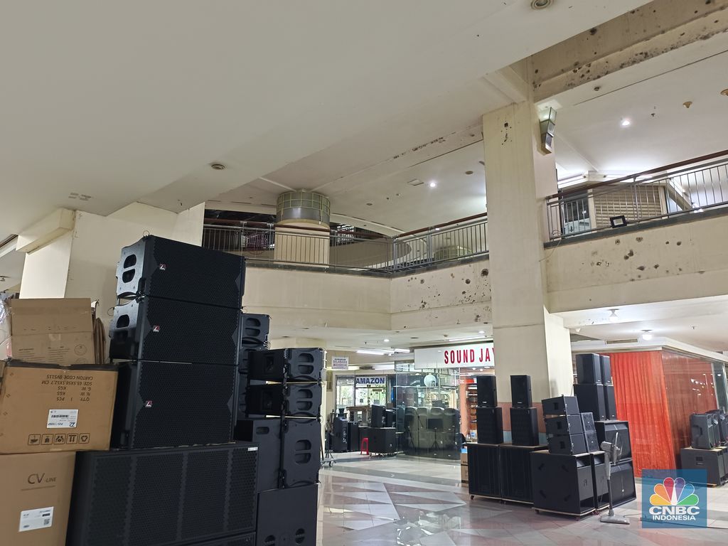 Kondisi perdagangan di Glodok Plaza, Jakarta Barat, usai kebakaran hebat beberapa waktu lalu, berdasarkan pantauan CNBC Indonesia, Jumat (3/10/2025). (CNBC Indonesia/Martyasari Rizky)
