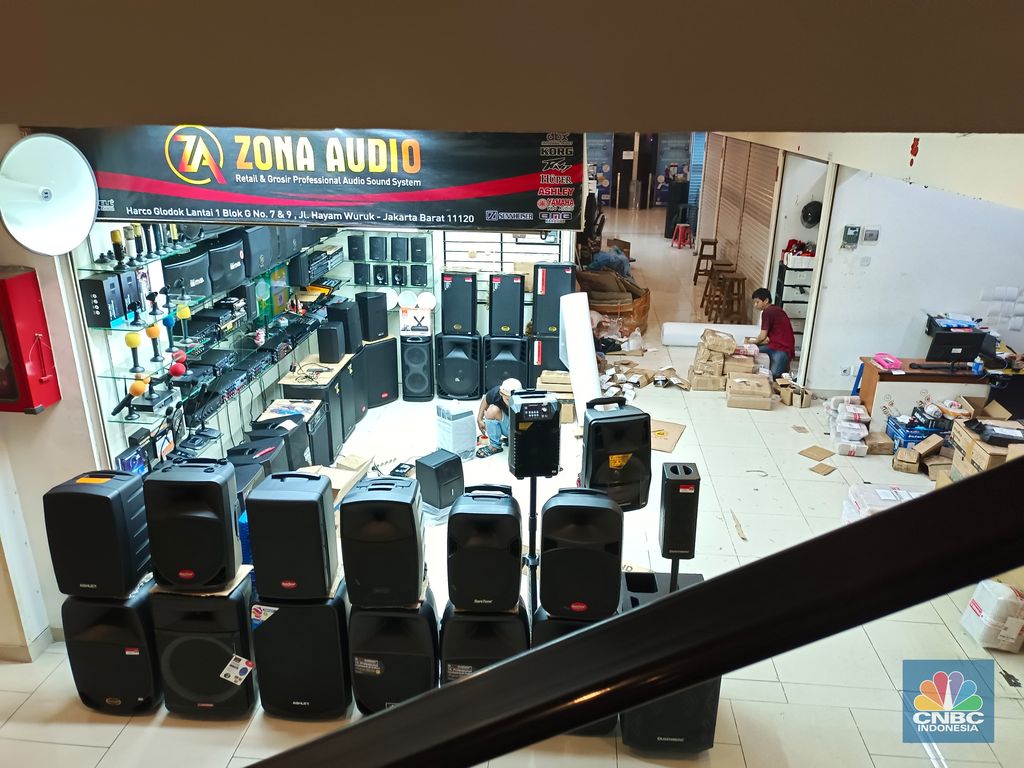 Kondisi perdagangan di Harco Glodok, Jakarta Barat, berdasarkan pantauan CNBC Indonesia, Jumat (3/10/2025). (CNBC Indonesia/Martyasari Rizky)