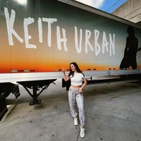 Itu lebih kepada urusan musisi daripada urusan kencan, kata Chuck Baugh yang mengaku belum mendengar kabar dari pihak mana pun mengenai kebenaran berita tersebut dilansir NY Post. Foto: Instagram @ maggie_baugh