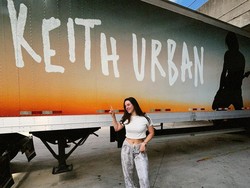 Rumor Kedekatan Keith Urban dan Gitaris Cantik Makin Kencang karena Ini