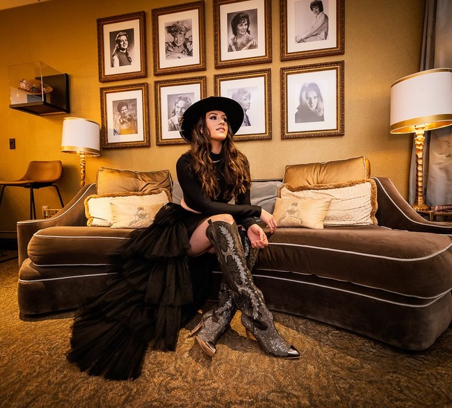 Sehari sebelum perpisahan Keith dan Nicole menjadi berita utama, Maggie mengunggah video aksi panggung itu di Instagram dan memberi judul, “Apa dia baru saja mengatakan itu👀?” Foto: Instagram @ maggie_baugh