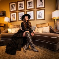 Sehari sebelum perpisahan Keith dan Nicole menjadi berita utama, Maggie mengunggah video aksi panggung itu di Instagram dan memberi judul, “Apa dia baru saja mengatakan itu👀?” Foto: Instagram @ maggie_baugh