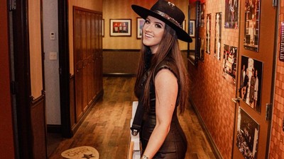 Potret Gitaris Cantik yang Disebut Orang Ketiga dalam Pernikahan Nicole Kidman