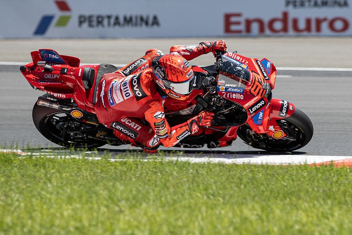 LOMBOK, INDONESIA - OCTOBER 03: Marc Marquez of Spain and Ducati Lenovo Team rides during free practice of the MotoGP of Indonesia at Pertamina Mandalika Circuit on October 03, 2025 in Lombok, Indonesia. (Photo by Robertus Pudyanto/Getty Images)