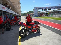 Melihat Kesibukan Paddock MotoGP Mandalika