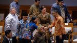 Menpar Widiyanti Berbaju Batik Saat UU Kepariwisataan Disahkan DPR RI