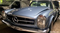 Bahkan pemilik bengkel mobil tua, sekaligus pecinta mobil tua asal Bandung Ade Hedi mengatakan, jika jumlah mobil dengan model tersebut bisa dihitung jari.