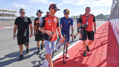 Pecco Bagnaia & Maverick Vinales Jalani Track Walk di Sirkuit Mandalika