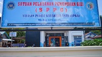 Pemprov Sumbar bersama Satuan Tugas (Satgas) Percepatan Penyelenggaraan MBG menghentikan sementara operasional dapur tersebut karena belum memiliki izin resmi kelaikan dari pemerintah dan diduga menyebabkan 110 orang terindikasi keracunan makanan. Foto: ANTARA FOTO/Iggoy el Fitra
