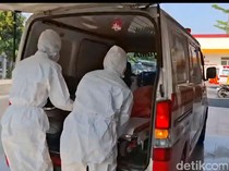 2 Jenazah Santri Ponpes Sidoarjo Tiba di RS Bhayangkara untuk Post Mortem