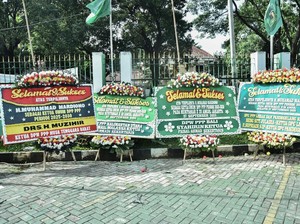 Karangan Bunga Berjejer Hiasi Kantor DPP PPP Usai Mardiono Sah Jadi Ketum