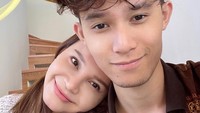 Penyanyi berusia 47 tahun itu mengatakan mereka berdua gak pernah menutupi apa pun dari Rizky. Kalau salah satu punya pacar pasti dikenalin, ungkapnya. Foto: Instagram @itsrossa910 Penyanyi berusia 47 tahun itu mengatakan mereka berdua gak pernah menutupi apa pun dari Rizky. Kalau salah satu punya pacar pasti dikenalin, ungkapnya. Foto: Instagram @itsrossa910
