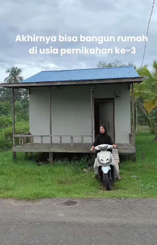 Wanita ini mengunggah suasana rumah anti sombong miliknya dari luar, begitu masuk ke dalam sukses membuat warganet kagum. Postingan rumah yang berada di Jambi itu langsung viral di media sosial.