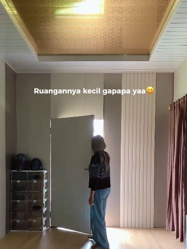 Wanita ini mengunggah suasana rumah anti sombong miliknya dari luar, begitu masuk ke dalam sukses membuat warganet kagum. Postingan rumah yang berada di Jambi itu langsung viral di media sosial.