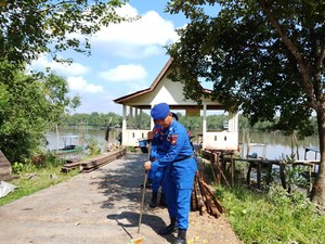 Kapal Jalur Merapat di Siak, Bawa Sembako hingga Bersih-bersih Pesisir