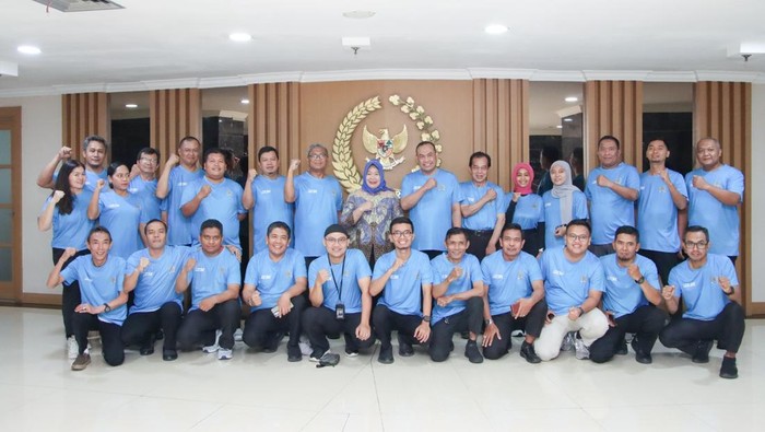 Siti Fauziah Lepas Kontingen Setjen MPR RI untuk PORNAS XVII KORPRI 2025