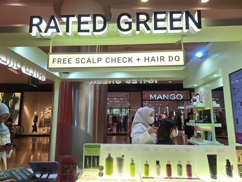 Pameran kecantikan Sociolla K-BeautyLand di Central Park Mall.