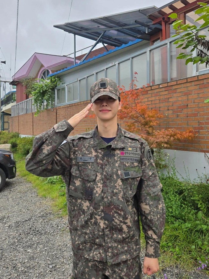 Song Kang selesai wajib militer