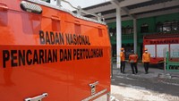 Petugas SAR Gabungan juga masih terus melakukan pencarian korban yang tertimpa bangunan ambruk di Ponpes Sidaorjo.