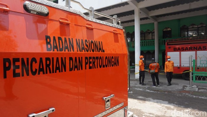 Suasana hari keempat proses evakuasi korban bangunan ambruk Ponpes Sidoarjo