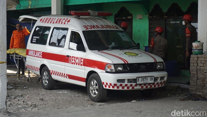 Suasana hari keempat proses evakuasi korban bangunan ambruk Ponpes Sidoarjo