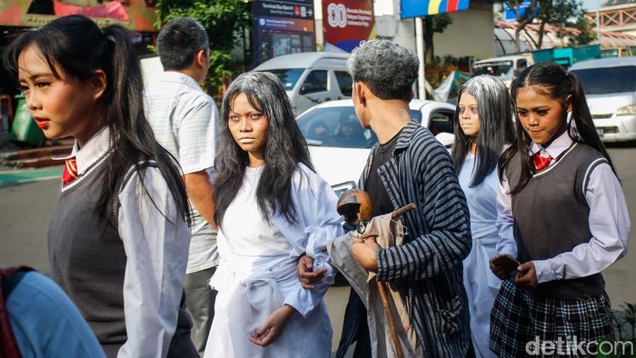 Peserta menunjukkan bakatnya dalam ajang pencarian bakat di Blok M Hub, Jakarta, Jumat (3/10/2025).