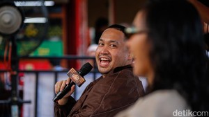 Para peserta itu mengeluarkan bakat di atas truk, ajang ini berlangsung pada 3-5 Oktober dengan dewan juri Raditya Dika, Armand Maulana dan Natya Shina. 