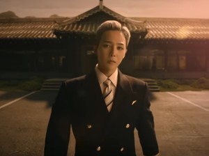 Viral Presiden Korsel Jadi Marshaller Pesawat dan G-Dragon Pilotnya