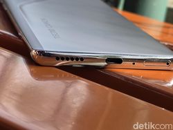 Wujud Tecno Camon 40 Pro 5G Sandy Titanium,  Warna Baru Harga Rp 3 Jutaan