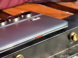 Wujud Tecno Camon 40 Pro 5G Sandy Titanium,  Warna Baru Harga Rp 3 Jutaan