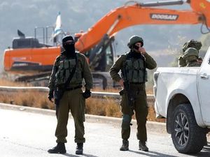Pria Palestina Ditabrak Tentara Israel saat Salat