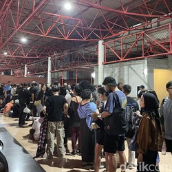 Antrian Masuk Venue Konser The Smashing Pumpkins Mengular Cuy!