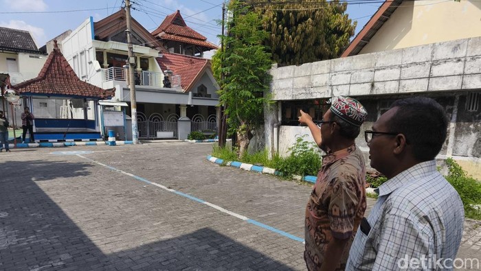 Perumahan Griya Yasa, Gentan, Sukoharjo, TKP 4 kendaraan yang viral kejar-kejaran, saat didatangi pada Jumat (3/10/2025).