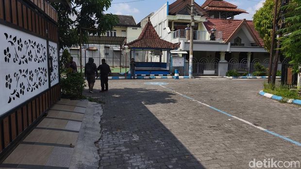 Perumahan Griya Yasa, Gentan, Sukoharjo, TKP 4 kendaraan yang viral kejar-kejaran, saat didatangi pada Jumat (3/10/2025).