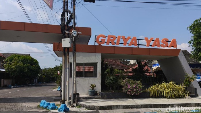 Perumahan Griya Yasa, Gentan, Sukoharjo, TKP 4 kendaraan yang viral kejar-kejaran, saat didatangi pada Jumat (3/10/2025).