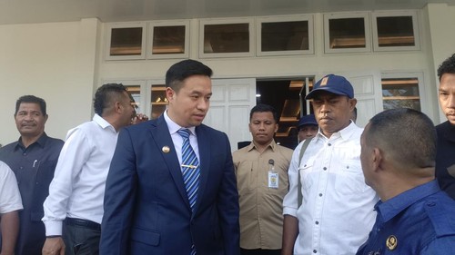 Wali Kota Kupang, Christian Widodo yang diwawancarai di Kupang, Jumat (3/10/2025). (Simon Selly/detikBali)