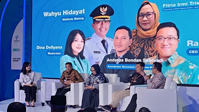 Wali Kota Malang Wahyu Hidayat menerima anugerah IMDI Nasional