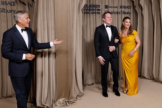 Melinda French Gates menghadiri Clooney Foundation for Justice yang digelar George dan Amal Clooney pada Jumat, (3/10/2025) lalu. Ia membawa serta sang pacar, Philip Vaughn.Foto: Getty Images for The Clooney Fou/Hoda Davaine