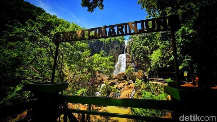 Air terjun bertingkat Curug Cimarinjung, Kabupaten Sukabumi