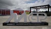 MotoGP Indonesia 2025 yang merupakan seri ke-18 berlangsung pada 3-5 Oktober 2025. Pembalap Aprilia Racing Marco Bezzecchi meraih pole position atau tempat pertama dalam posisi start MotoGP Mandalika 2025 setelah menjadi yang tercepat dalam sesi kualifikasi Q2 dengan catatan waktu terbaiknya 1 menit 28,832 detik.