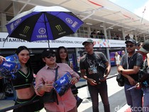 Antusias Penggemar Melihat Lebih Dekat Paddock MotoGP Mandalika