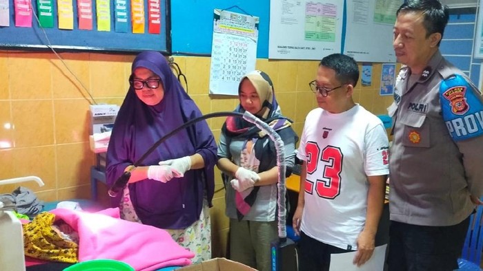 Bayi perempuan yang ditemukan di depan masjid sudah mendapat perawatan di Puskesmas Panawangan