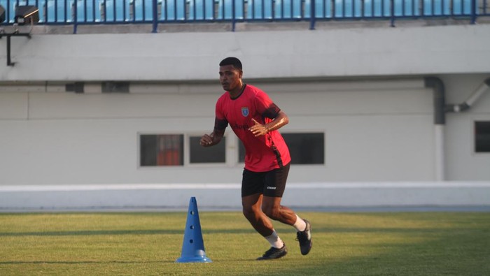 Bek Persela Lamongan, Hasim Kipuw