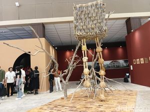 6 Seniman Muda Hasil Kurasi MTN Seni Budaya Jadi Sorotan di Art Jakarta 2025