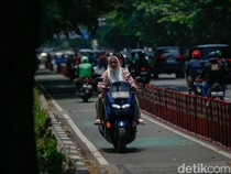 Duh, Jalur Sepeda di Jaktim Diserobot Pemotor untuk Lawan Arus